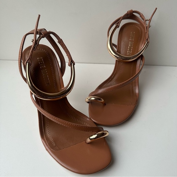 Steve Madden T-Strap Heeled Sandals Brown Tan Gold Toe Ring Ankle Strap Size 6 - Picture 8 of 9